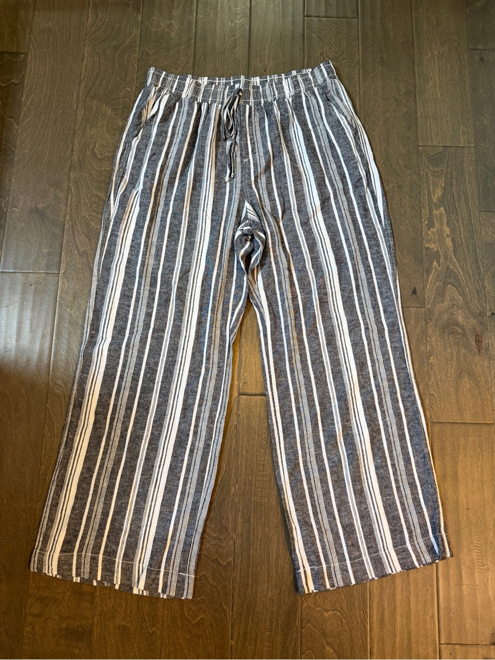 Briggs New York Navy & White Vertical Stripe Wide Leg Pants